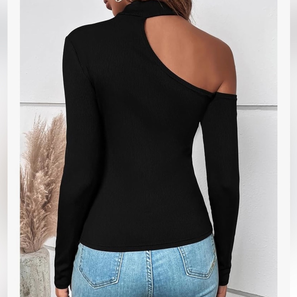 5/$25 Chic Black One-Shoulder Top S - Picture 2 of 3